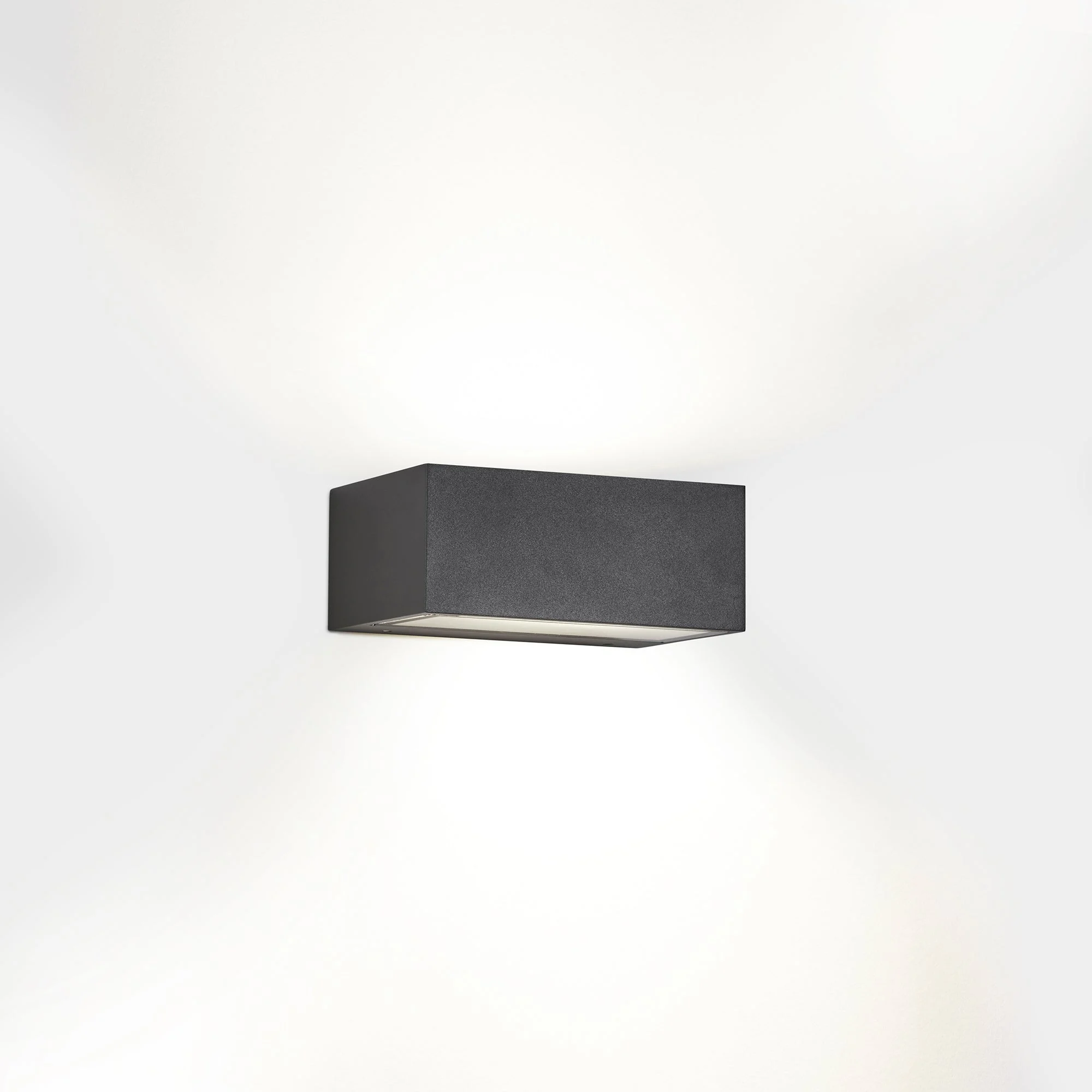 Aplique de exterior LedsC4 Nemesis Led gris urbano CCT regulable IP65 17cm 05-E026-Z5-EH