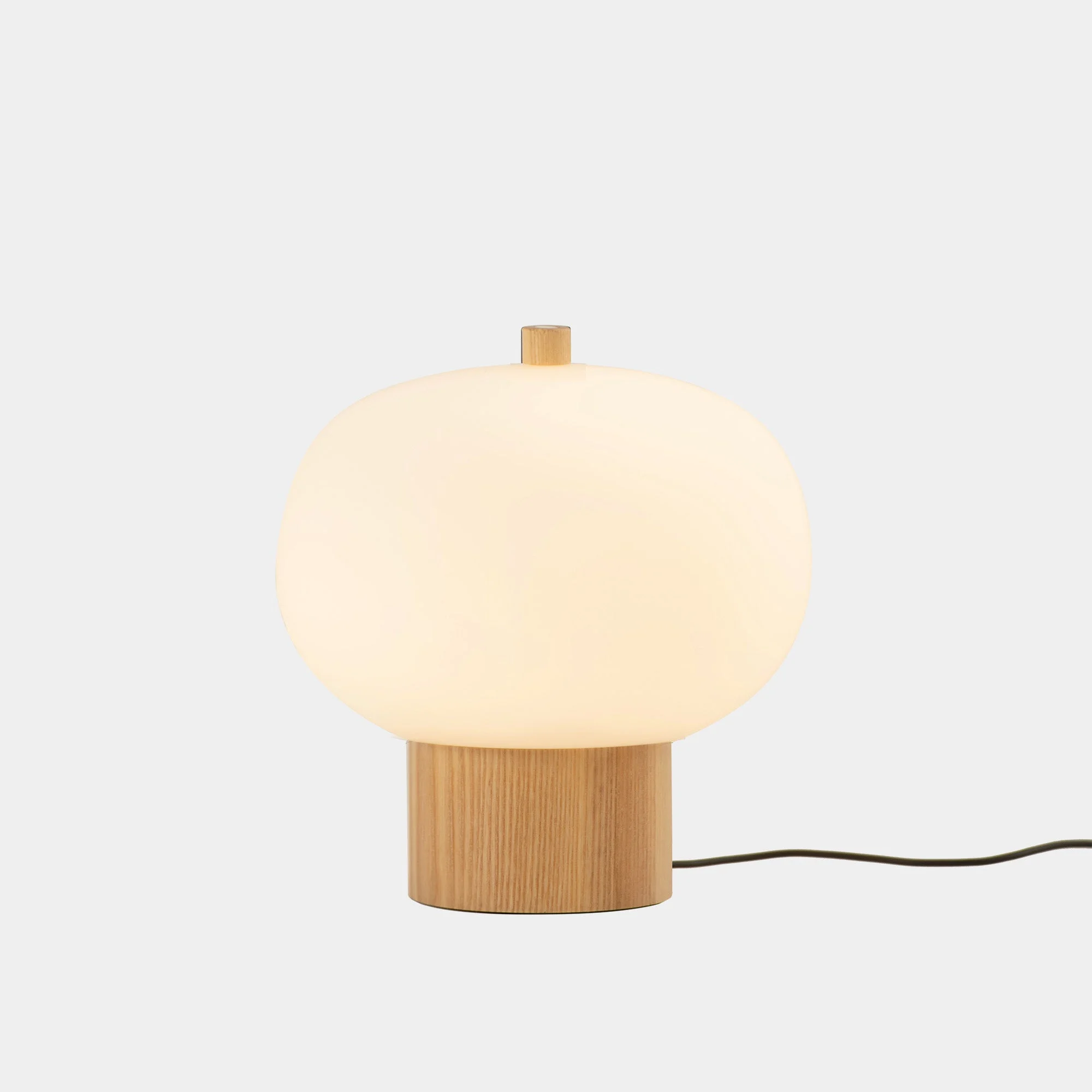 Lámpara de sobremesa bola LedsC4 Ilargi LED madera clara 2700K táctil Ø23cm 10-6010-93-F9