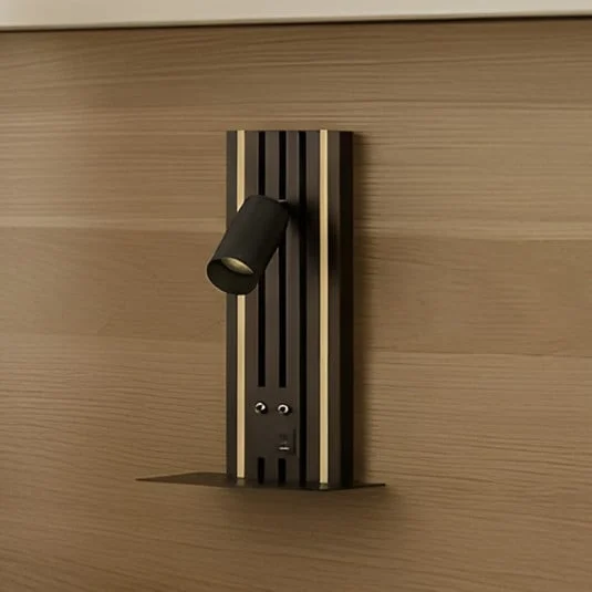 Aplique de pared LED Lucande Tiron, altura 35 cm, roble, USB
