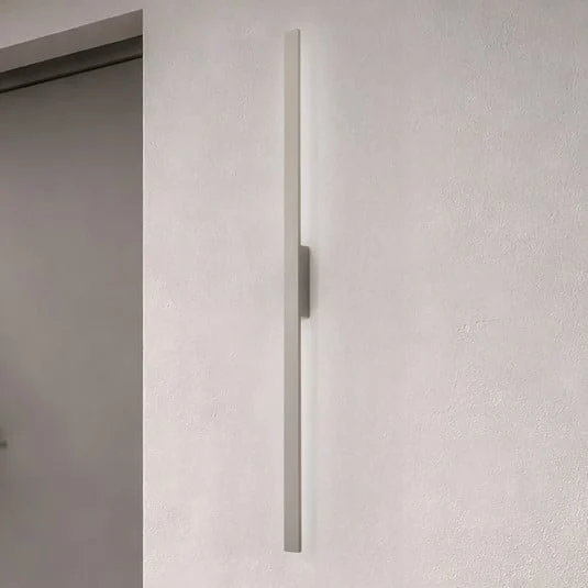 Aplique de pared LED Demi L, arena, aluminio, altura 144 cm, IP54