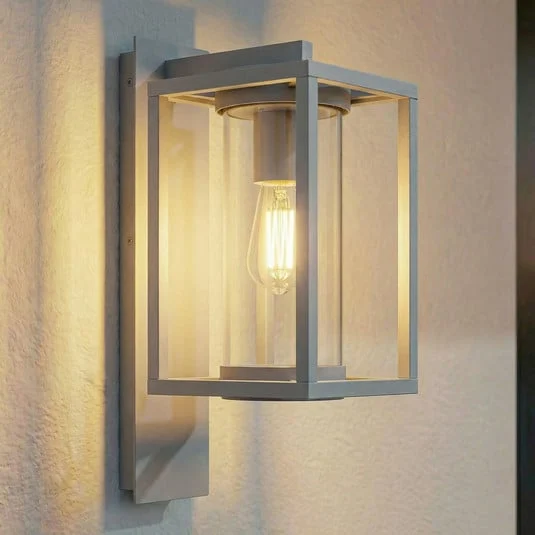 Aplique para exterior Lucande Ferda, portalámpara inferior, gris claro, IP44