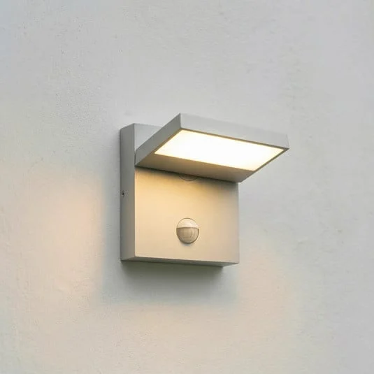 Aplique LED para exterior Lucande Silvan, gris piedra, con sensor, IP54