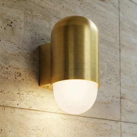 Aplique de exterior Lindby Pilva, latón, metal, IP44, E27