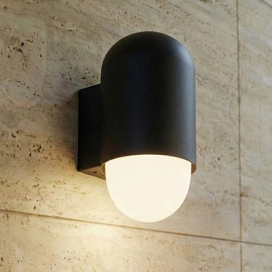 Aplique de exterior Lindby Pilva, negro, metal, IP44, E27
