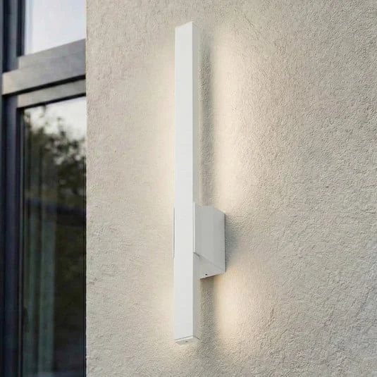 Aplique LED para exterior Sakari de Lindby, blanco, aluminio, altura 50 cm