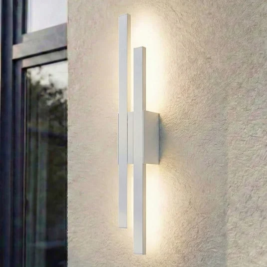 Aplique LED para exterior Sakari de Lindby, blanco, aluminio, altura 59 cm