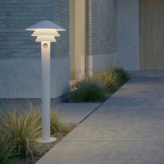 Bolardo luminoso LED Lucande Montaro, 110 cm, blanco, con sensor