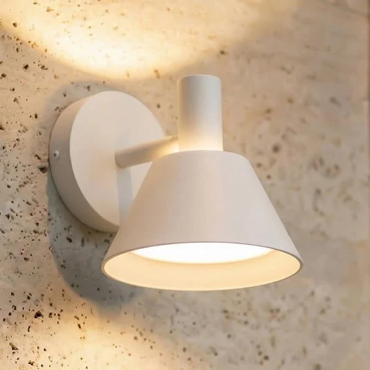 Aplique LED para exterior Lucande Tabena, blanco mate, IP44, CCT