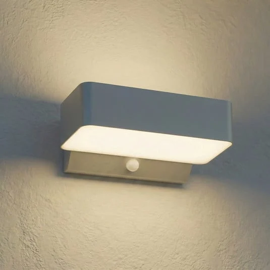 Aplique LED para exterior Lindby Fando, plata mate, con sensor, IP44
