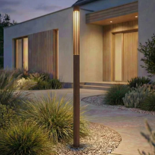 Bolardo luminoso LED Lindby Fjorya, altura 90 cm, marrón, IP65