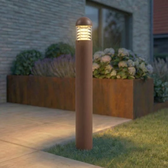 Bolardo luminoso LED Skagena de Lucande, marrón, altura 90 cm, IP54