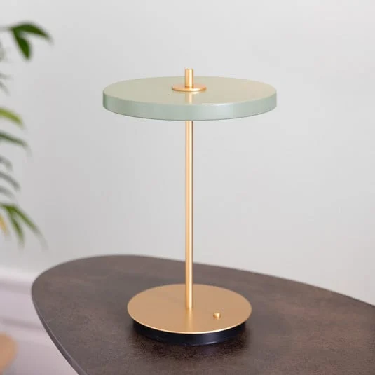 Lámpara de mesa LED recargable UMAGE Asteria Move verde oliva/latón 31 cm