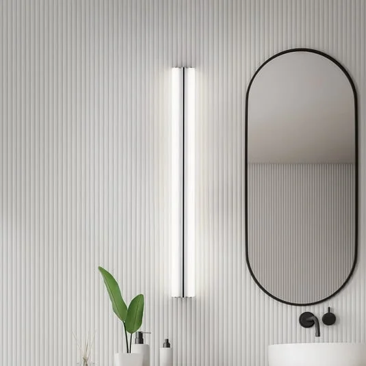 Lámpara de espejo LED Helestra LOOM, longitud 90 cm, cromada, IP44