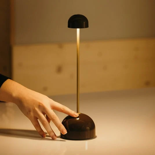 Lámpara de mesa LED recargable MARSET Sips, marrón/dorado, 31 cm, acero