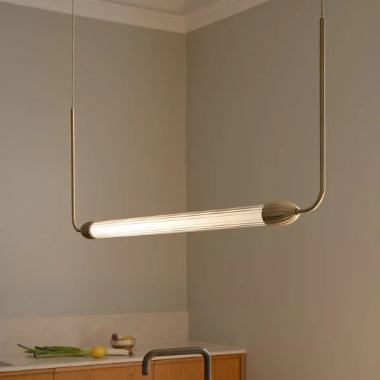 Lámpara colgante UMAGE LEMON SQUEEZE LINEAR, latón 138 cm GU10