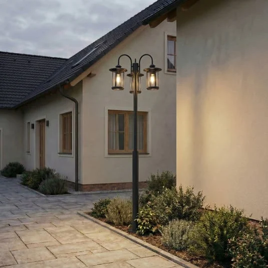 Lámpara de exterior Lindby Zayn, negra, 3 luces, altura 220 cm, IP65