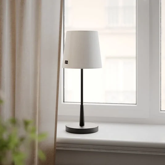Lámpara de mesa Lumi de By Rydens, 49 cm, blanco y negro, textil