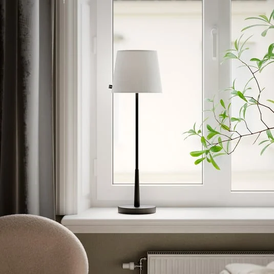 Lámpara de mesa Lumi de By Rydens, 69 cm, blanco y negro, textil