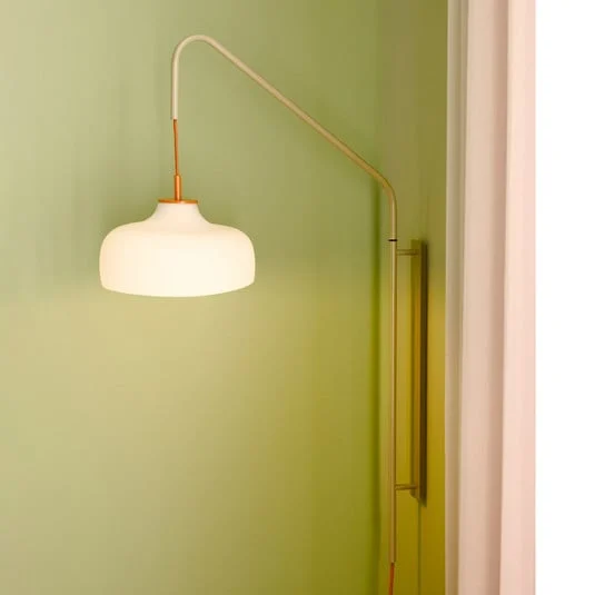 Aplique de pared HÜBSCH Current, arena claro, saliente 71 cm