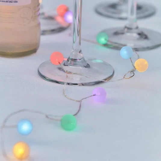 Cadena de luces LED Ally Ball Cluster, multicolor, 14 luces, pilas