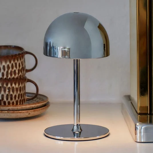 lámpara de mesa LED recargable Tim, color cromado, altura 22 cm, IP54