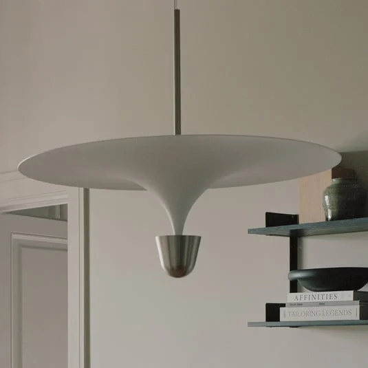 lámpara colgante LED Kantarell de New Works, Ø 60 cm, níquel