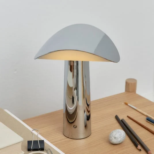 lámpara de mesa LED GEJST Lium, cromada, 2700 K, USB