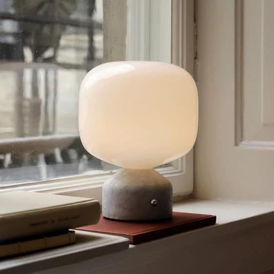 lámpara de mesa LED GEJST Meemo, mármol blanco, cristal, USB