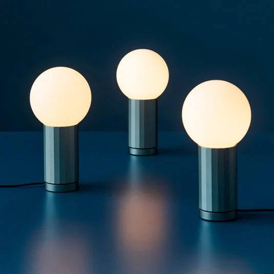 Lámpara de mesa LED TURN ON de HAY, azul, altura 20 cm, atenuable