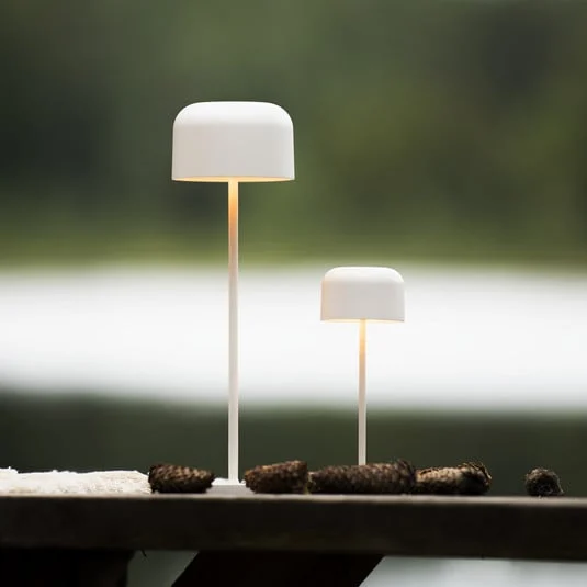 Lámpara de mesa LED recargable Lille, altura 20 cm, blanca, IP54, USB
