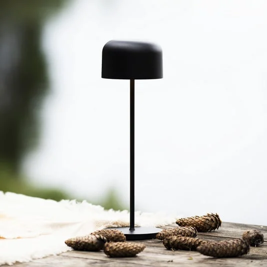 Lámpara de mesa LED recargable Lille, altura 36 cm, negro, IP54, USB
