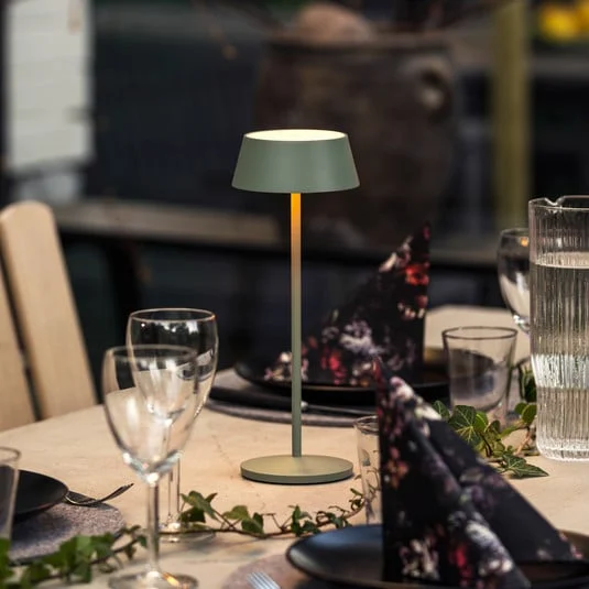 Lámpara de mesa LED recargable Menton, verde, altura 27 cm, IP54, USB