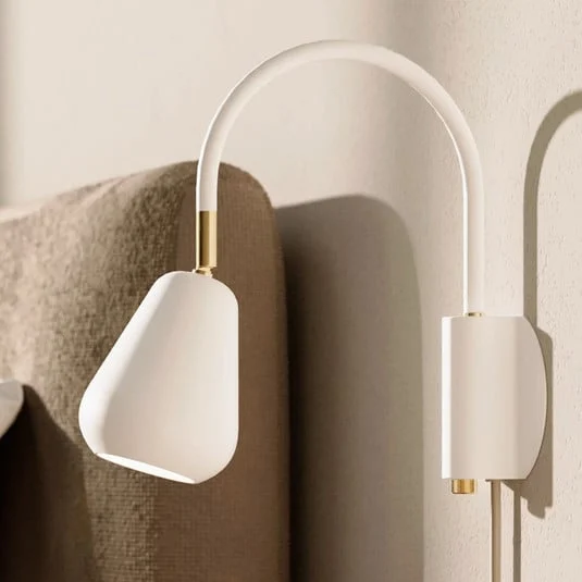 Foco de pared Nuura Anoli, blanco/dorado, metal, GU10, enchufe