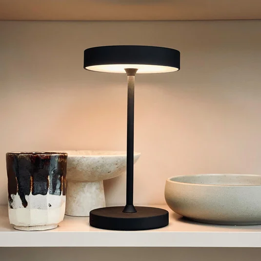 Lámpara de mesa LED Starlight de Dyberg Larsen, negra, metal