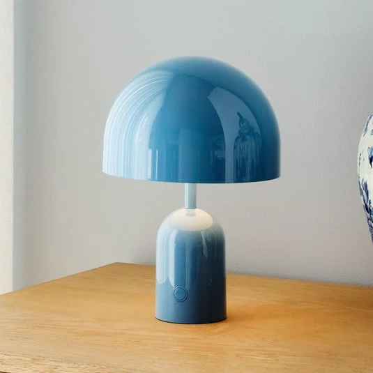 Lámpara de mesa recargable BELL PORTABLE de Tom Dixon, azul claro, 28 cm, IP44