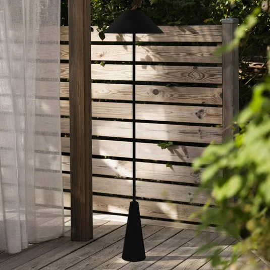 Lámpara de pie exterior recargable Cannes de Globen Lighting, negra, IP54