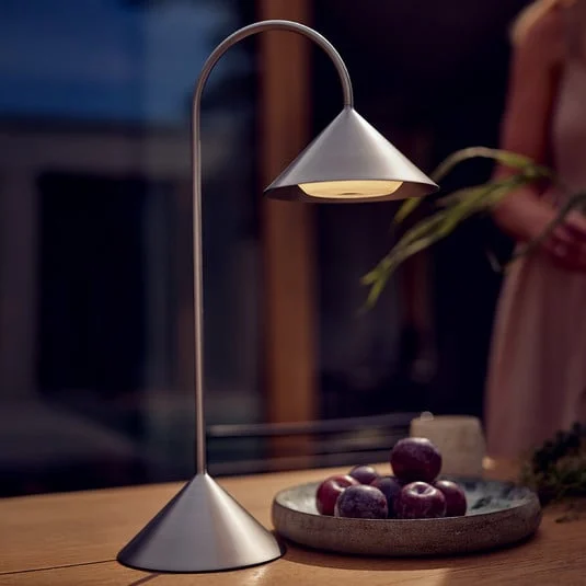 Lámpara de mesa recargable LED FRANDSEN Grasp, acero inoxidable, altura 47 cm