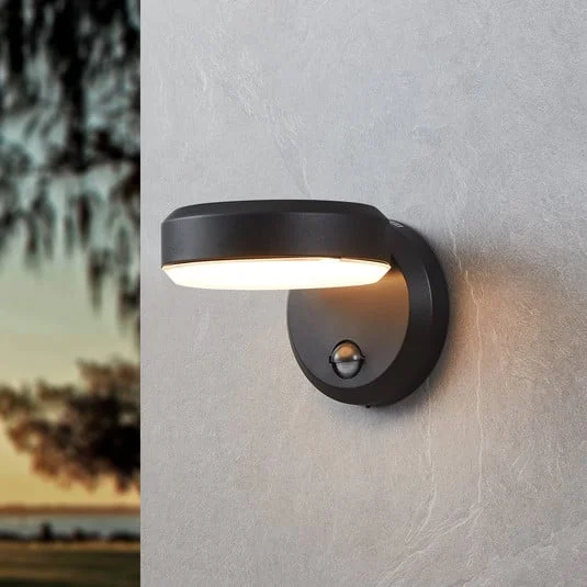 Aplique LED para exterior Fornaci, negra, 16 cm de ancho, con sensor