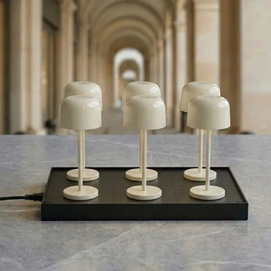 Lámpara de mesa LED recargable Quill, beige, 6 unidades, estación de carga
