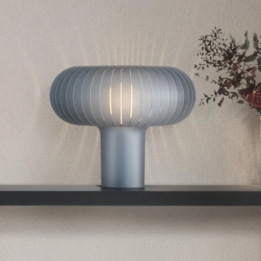Lámpara de mesa Kartell Teresa Frozen, azul cielo, atenuable, E27