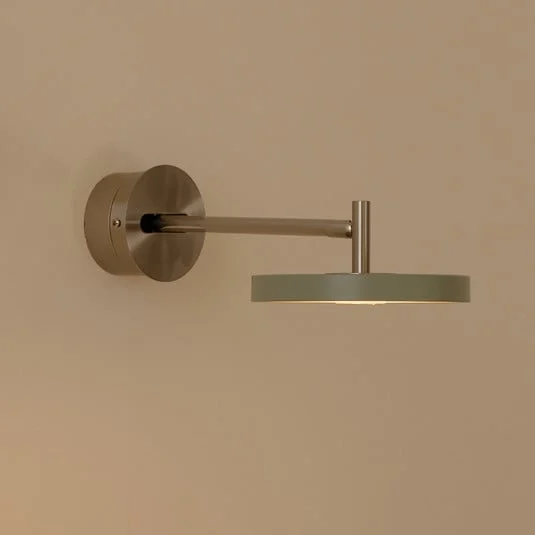 Aplique de pared LED UMAGE Asteria Short, verde oliva, acero, conexión directa