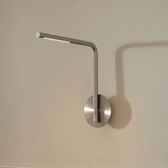Aplique de pared LED UMAGE Omni Pivot, color acero, atenuable