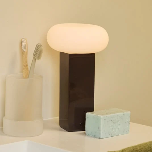 Lámpara de mesa LED recargable LOW, marrón, altura 20 cm, metal, atenuador de