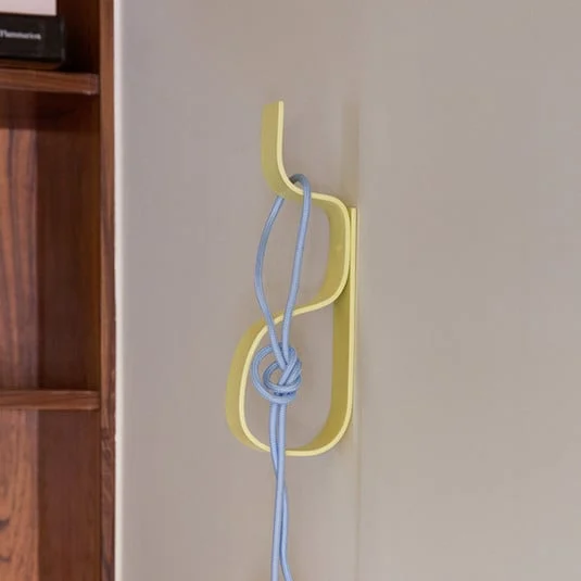 Percha para el guardarropa Nami, amarilla, altura 20 cm, hierro