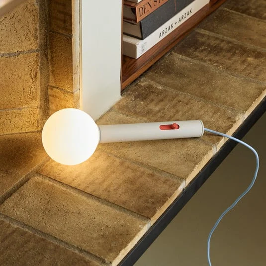 Aplique de pared LED Talk, gris claro/azul, 30 cm de largo, hierro/vidrio
