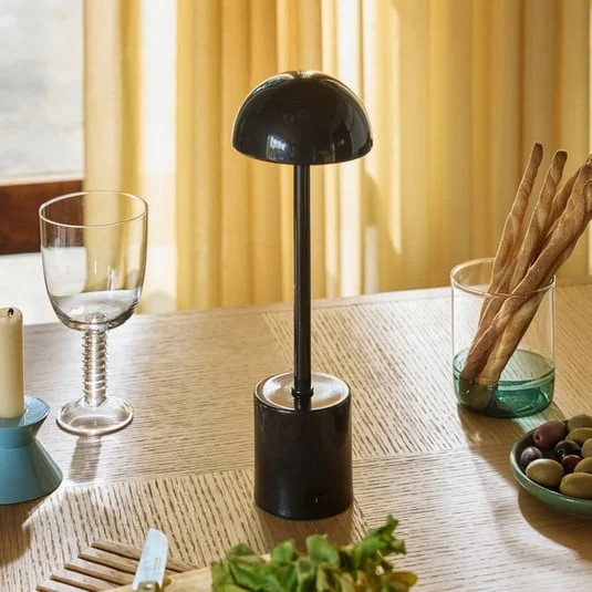 Lámpara de mesa LED recargable Taten, negra, altura 30 cm, metal