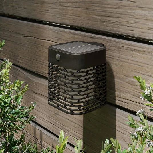 Lámpara de pared LED solar Philips Hara, negra, con sensor, IP44