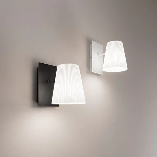 Aplique de pared Cult, blanco y negro, 11 cm de ancho, metal y tejido