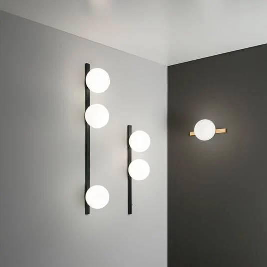Aplique de pared Enoire, altura 90 cm, negra, metal/vidrio, 3 luces.