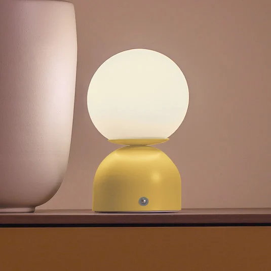 Lámpara de mesa LED recargable RUDI, amarilla, altura 20 cm, CCT, regulación